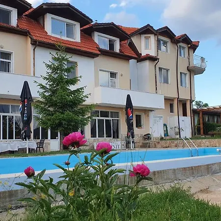 Hotel Zenit Satovcha Екстер'єр фото